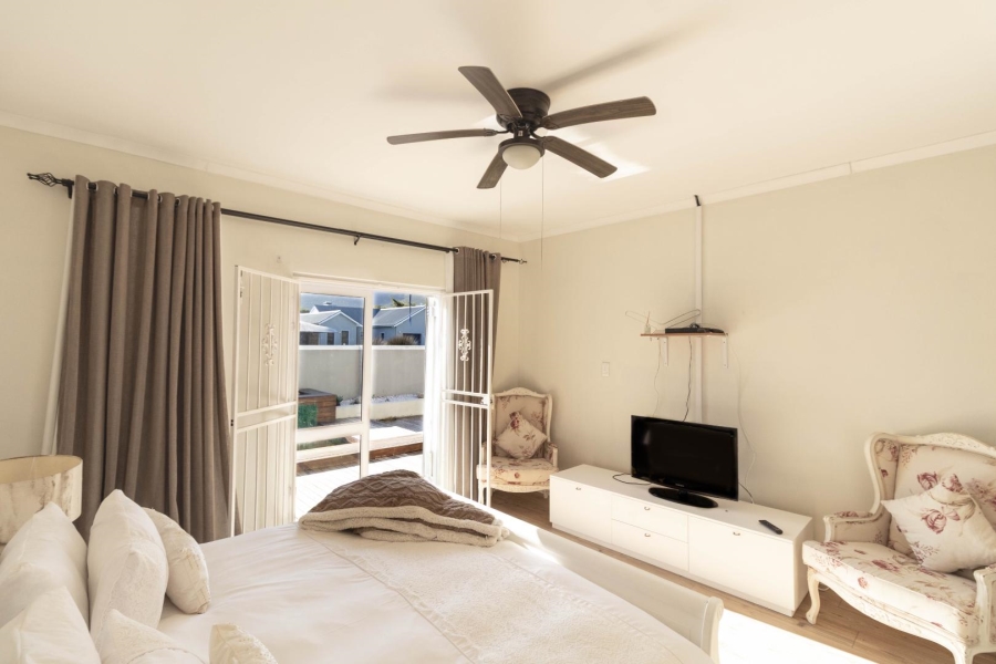 3 Bedroom Property for Sale in Sandbaai Western Cape